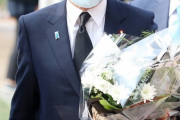 【画像】梨泰院で献花をする麻生太郎(81歳)