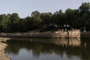 【ここ70年で最悪】干ばつのイタリア、川の水位低下で遺跡出現