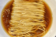 【悲報】日本人さん、ラーメンが高すぎて食べられず「具なしラーメン」を流行らせてしまう