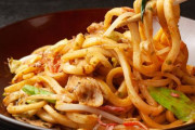 【悲報】焼きうどん←こいつが焼きそばと肩を並べられなかった理由・・・・・・・・・・・