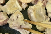 数日前料理ワイ「鶏肉半生やんけ…でも他の具材のことを考えるとこれ以上は無理や…」（ぱくー