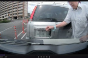 【悲報】スバル乗り、ジジイに愛車を「手すり代わり」にされてブチギレｗｗｗｗｗ