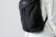 【画像】ワイが買った3万円もする超高級リュックがかっこよすぎると話題に