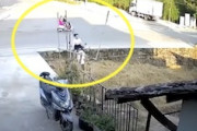 【動画】バイク女子さん、T字路を直進して頭部外傷を負ってしまう。（流血注意）