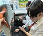 ママさん「優先席でゲームしてる男達がいる！どこが悪いの？どいて座らせなさいよ！幼児3人連れてるのよ！」ﾊﾟｼｬ