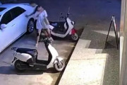 【動画】　中国の美少女がいきなり来た車に誘拐されそうになる一部始終・・・