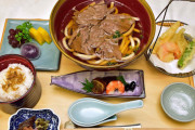 【勝負メシ】藤井聡太棋聖、王位戦2日目の昼食は“伝説”の「肉うどん膳」