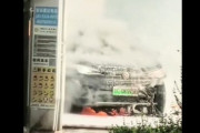 中国製の低品質な電気自動車、洗車したら突然火を噴いた！