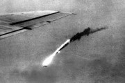 空から降ってきたB-29爆撃機の搭乗員を竹槍でぶっ殺した」…戦争の記憶！