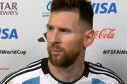 メッシの怒声「何見てんだよ！」が商品化 アルゼンチンの企業がＴシャツなど発売