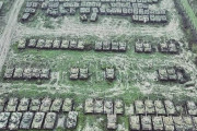 ロシアの戦車墓地、広大な敷地で退役した車両が解体を待つ！