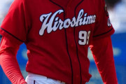 広島ネバラスカス、2.2回5四球3失点で降板。右手の指から出血し制球定まらず