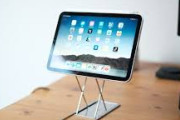 タブレットスタンドを使ってる絵描きは要注意！？ 思わぬ故障の原因に