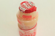 【画像】ヤクルトを飲むとき、フタはどうすべき？　→　メーカーに聞いた結果ｗｗｗｗｗ
