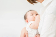 子供が産まれたので一応実父に会わせに行ったら知らない女と一緒だった。その女は何故かうちの息子や私と仲良くしたいらしいんだけど…