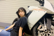【画像】女性声優「155cmFカップだけど大抵の大型バイクなら、ふーん。で乗っちゃいますｗ」ﾊﾟｼｬ