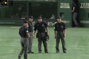 東京ドームで珍事！レフトスタンドからの反射物が試合進行の妨げになる