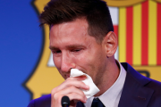 涙のバルサ退団　メッシが“年俸ゼロ円”でもバルサと契約延長できなかった理由は？