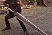 【動画】中世の戦争の武器「グレートソード」の現実がこちらァ‥‥→