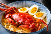 ラーメンにカニを入れるなよ、手が汚れるんだよ