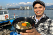 海外視聴者「あ！この魚は…」「食べてみたい！」アメリカ人男性が、静岡で「しらす」グルメを体験