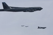 米空軍B-52戦略爆撃機と空自戦闘機が東シナ海と日本海で共同訓練…各基地のF-15J戦闘機13機、F-2戦闘機2機が参加！