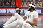 【NBA】移籍後初戦で負傷したアンソニー・デイビス、数週間の欠場へ