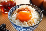 X民「生卵は日本以外は危険なんだよな…せや！『焼き卵がけご飯』という新メニューを開発したろ！」 → 結果ｗｗｗｗ