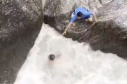 【動画】これは無理だわ。川遊びの恐怖の事故が撮影される。