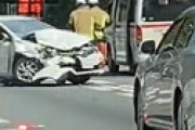 【動画】 東名高速上り・太郎ヶ尾トンネル出口で4台絡む事故 「車両大破」 事故渋滞16km