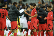 サッカー日韓戦、また日本代表が勝ってしまうwww