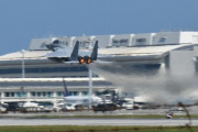那覇空港付近の煙は空自基地から、航空機エンジンにかけた冷却水が蒸気！