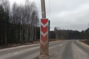 一方ロシアでは、道路の真ん中に電柱がたっていた