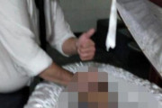 葬儀屋！マラドーナの亡骸と共に写真！一大スキャンダルに！！