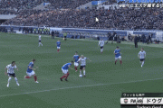 ◆Gif小ネタ◆ゼロックスS杯、神戸先制時むちゃくちゃ狭いDFの間を通すイニエスタのチートすぎる浮き球スルーパス