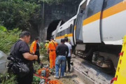 【速報】台湾で特急電車脱線。複数の死者 けが人多数