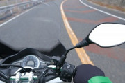 貧乏過ぎて原付に乗り始めたんだがバイクってミラー小さくね？