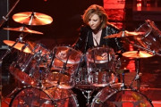 YOSHIKIってなんでドラムをやろうと思ったんだろ？