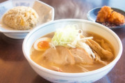 【悲報】中国人「ラーメンとチャーハンのセット？合わないし身体に悪すぎる」