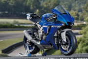 ヤマハ、スーパースポーツ「YZF-R1M」「YZF-R1」を発売