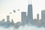 米空軍アクロバットチーム 「サンダーバーズ」が5年ぶりにシカゴ上空でパフォーマンスを披露！