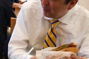 【飯テロ注意】安倍晋三がなにかを食べてる画像を貼るだけのスレ