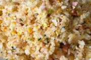 【悲報】お前ら「炒飯は油入れれば入れるほど旨い！米を揚げるんや！」ワイ「わかった！」