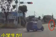 【ドラレコ動画】歩道ショートカット、爆誕してしまう‥‥RTA走者かな？