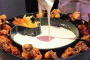 【画像あり】韓国人「なんて美味しそうなんだ！」韓国式チキンがまた日本で大人気に！チキンにチーズを付けて食べる韓流チキンブームに！　韓国の反応