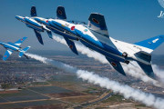 航空自衛隊「ブルーインパルス」が都心で五輪を描く訓練を実施！