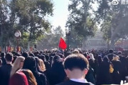 【速報】米カリフォルニアの大学で赤旗振るモンスター中国人出現（動画あり）