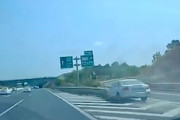 【動画】高速のままノーブレーキで分岐に突っ込むヤバい車が撮影される(((ﾟДﾟ)))