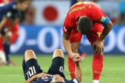 サッカーでよくある試合後に勝った選手が負けた選手を慰めてる光景が嫌いなんだが