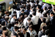 【画像】東京都民、絶叫「オエッ…満員電車もう嫌！もう嫌なのおおお助けてえええええッッ！！」